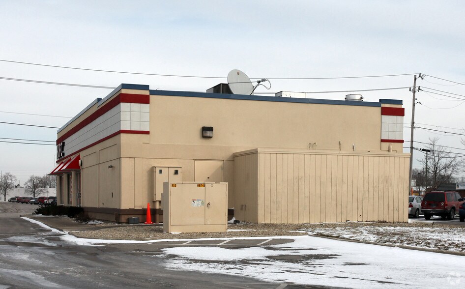 903 E Hanna Ave, Indianapolis, IN à vendre - Photo du bâtiment - Image 3 de 9