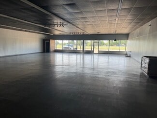 More details for 304 W Mcartor Rd, Dodge City, KS - Office/Retail for Lease