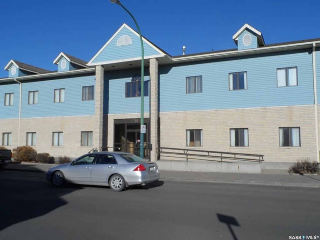 36 Athabasca St W, Moose Jaw, SK for sale Primary Photo- Image 1 of 1