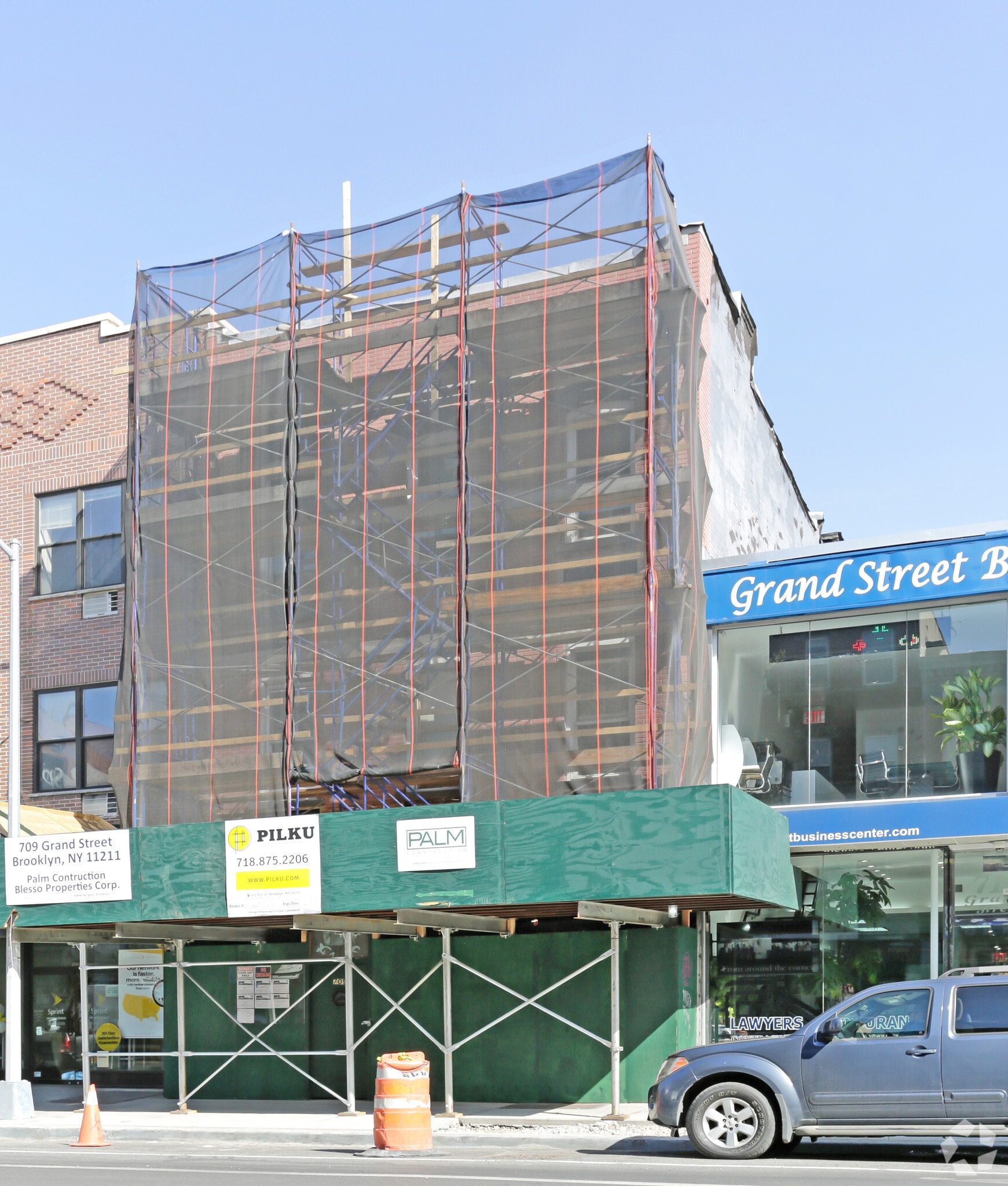 709 Grand St, Brooklyn, NY à louer Photo du bâtiment- Image 1 de 3