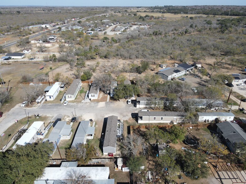 110 3rd St, Natalia, TX à vendre - Aérien - Image 2 de 19