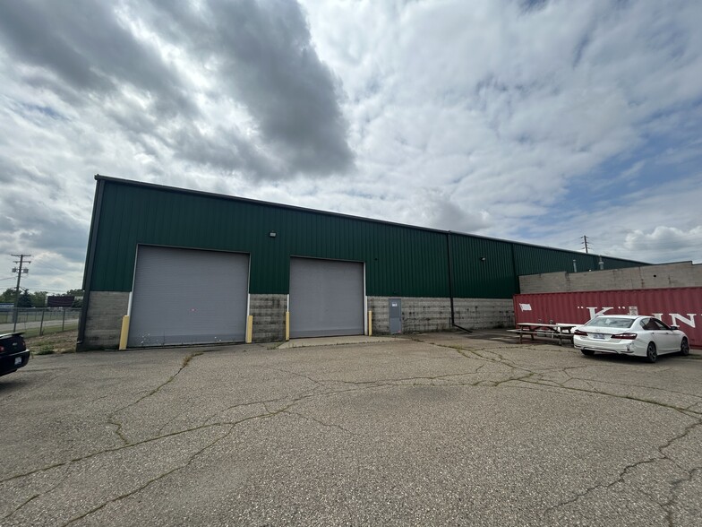 28900 Goddard Rd, Romulus, MI for lease - Building Photo - Image 2 of 4