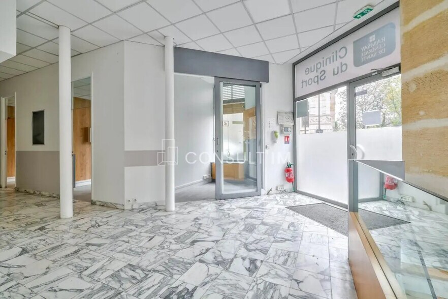 Retail in Paris for lease - Building Photo - Image 2 of 9