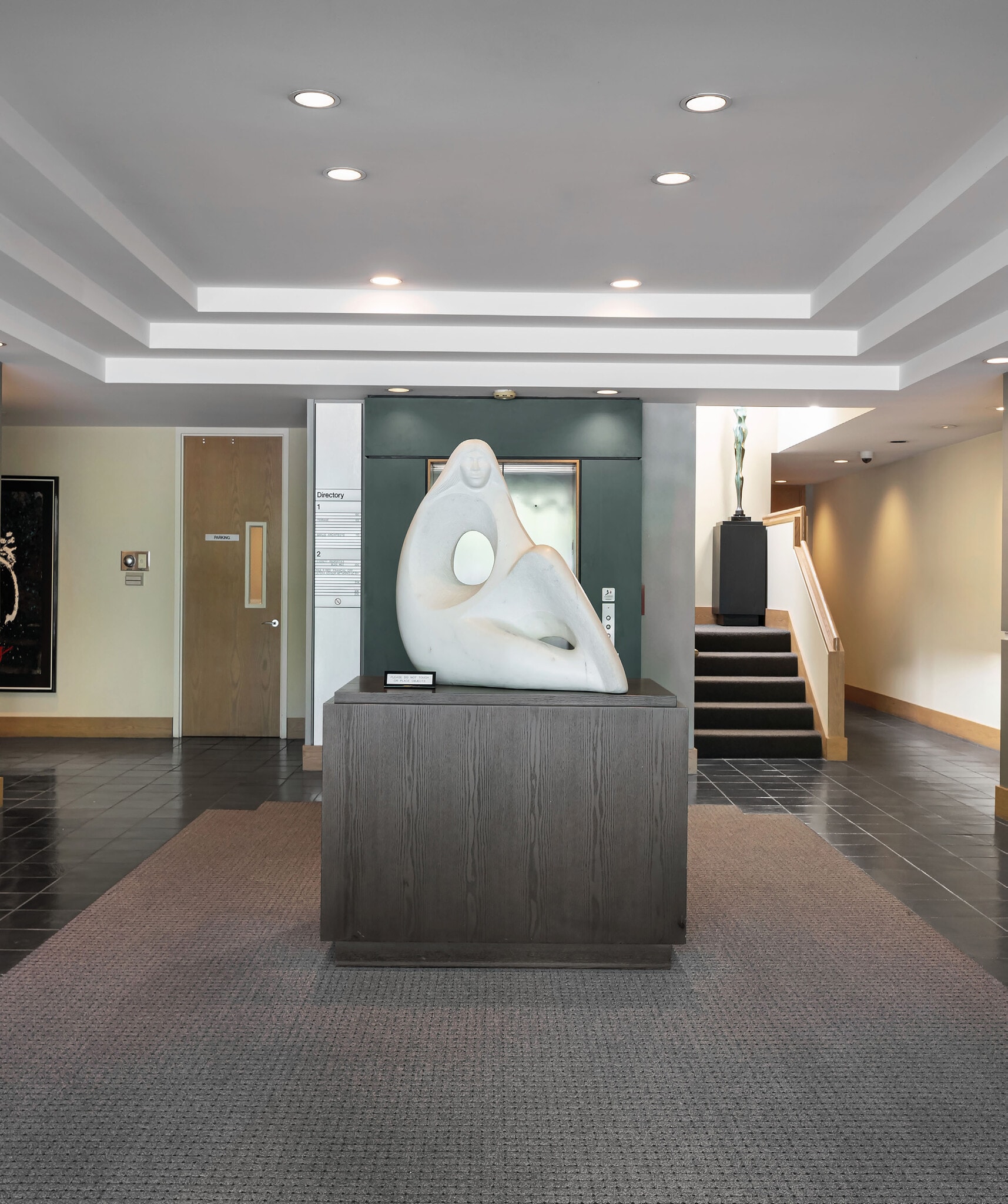 10801 Main St, Bellevue, WA à louer Hall d’entrée- Image 1 de 4