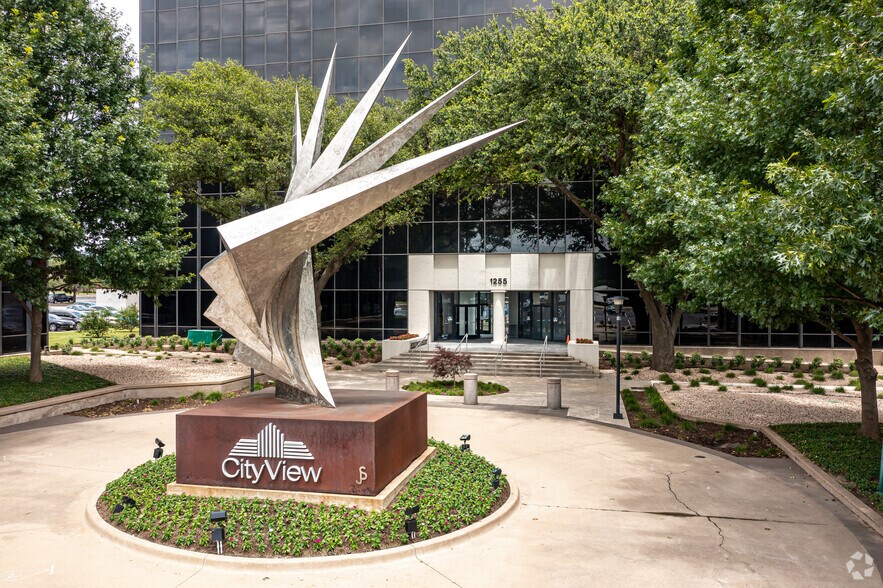 1255 W 15th St, Plano, TX à louer - Photo du bâtiment - Image 3 de 19