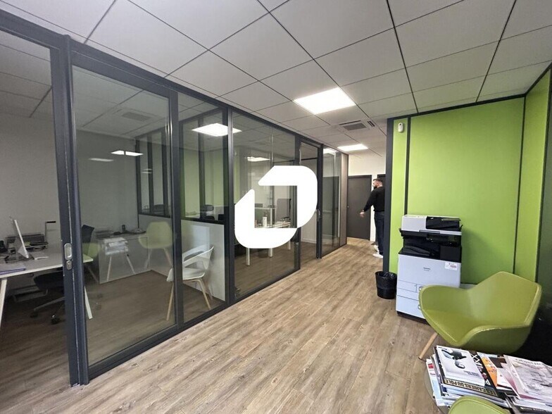 Bureau dans Fontenay-sous-Bois à louer - Photo intérieure - Image 2 de 10