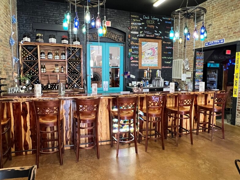 503-505 S Main St, Calvert, TX à vendre - Photo du bâtiment - Image 2 de 23