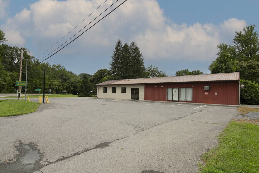 1931 Alta Dr, Alderson, WV à vendre - Photo du bâtiment - Image 3 de 75