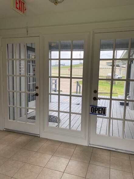 34624 Tx-249, Pinehurst, TX à vendre - Photo du bâtiment - Image 3 de 12