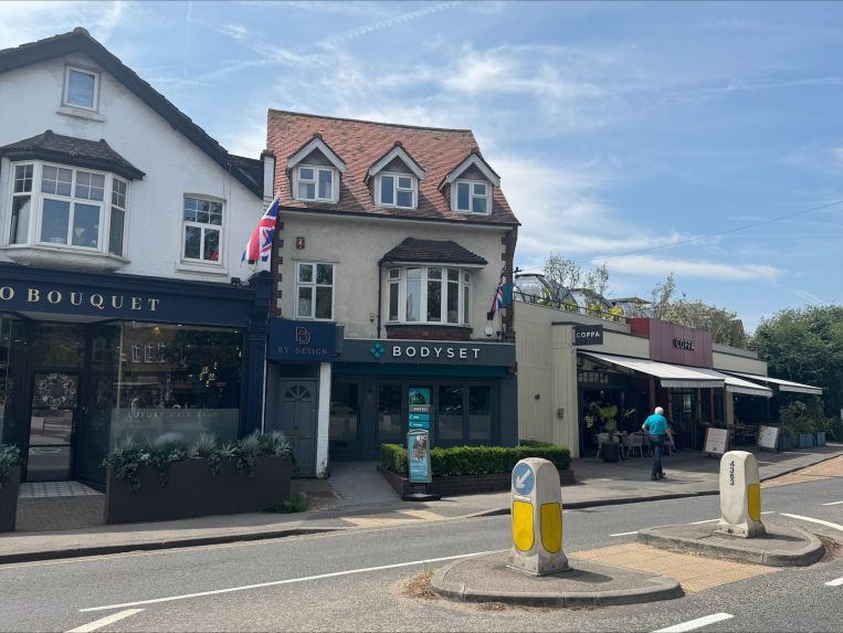 9-15 Between Streets, Cobham à louer - Photo du bâtiment - Image 2 de 3