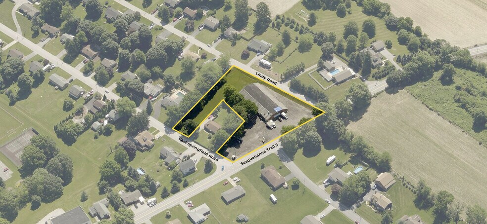 9335 Susquehanna Trl S, Seven Valleys, PA à louer - Photo du bâtiment - Image 2 de 5