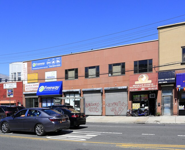 Plus de détails pour 2415 E Tremont Ave, Bronx, NY - Bureau/Commerce de détail, Commerce de détail à louer