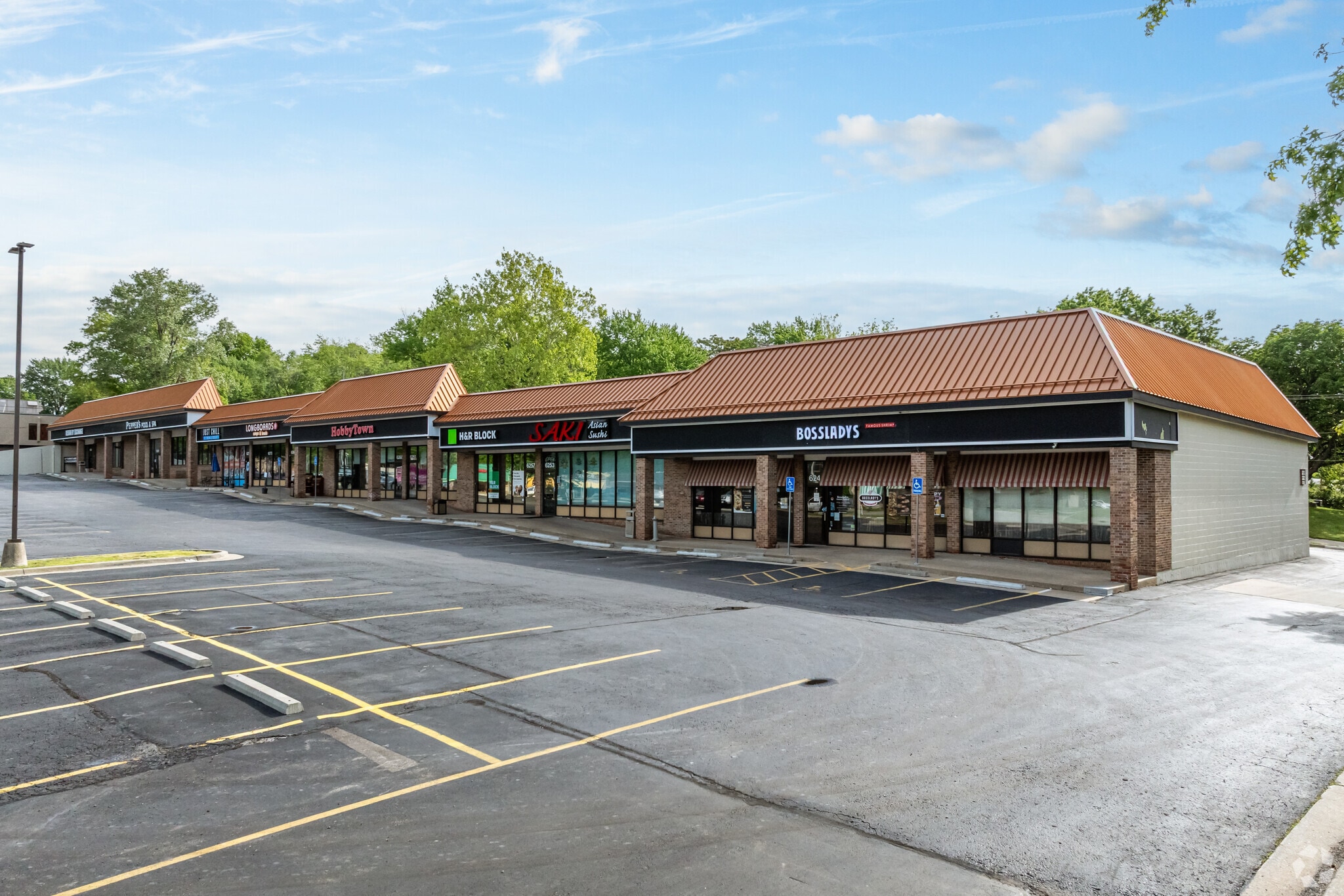 6289 N Oak Tfwy, Gladstone, MO for lease Building Photo- Image 1 of 10
