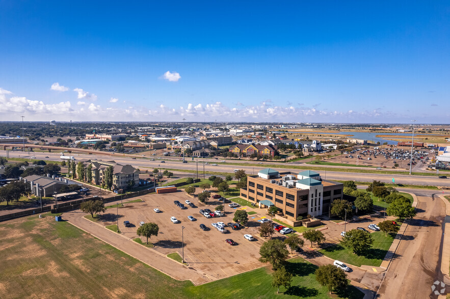 5307 W Loop 289, Lubbock, TX for lease - Building Photo - Image 2 of 12