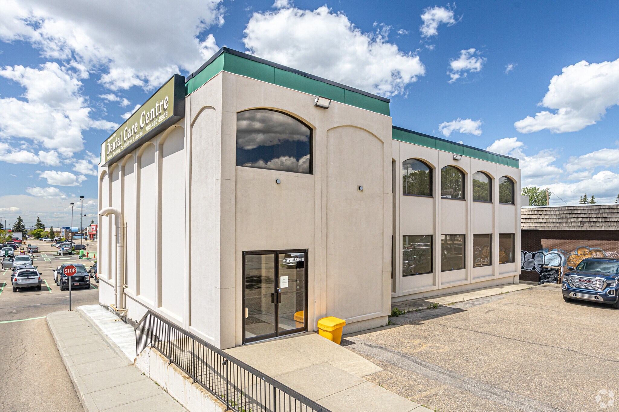 912 Ash St, Sherwood Park, AB for sale Primary Photo- Image 1 of 1