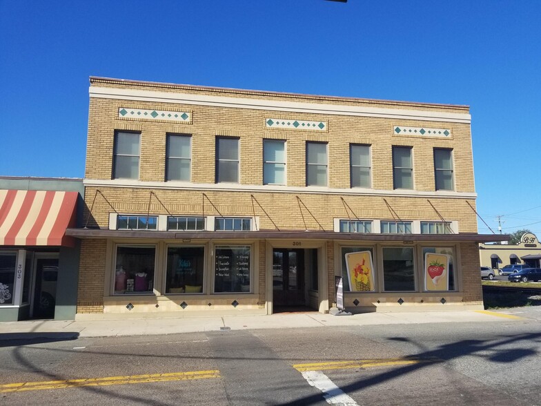 301 S Collins St, Plant City, FL for lease - Building Photo - Image 1 of 22