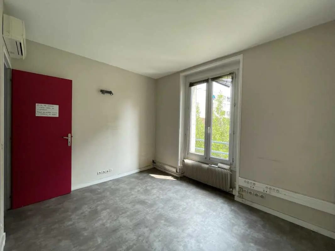 Office in Les Lilas for sale Building Photo- Image 1 of 5