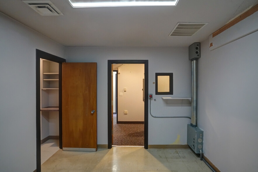 2815 Willetta St SW, Albany, OR for lease - Interior Photo - Image 3 of 15