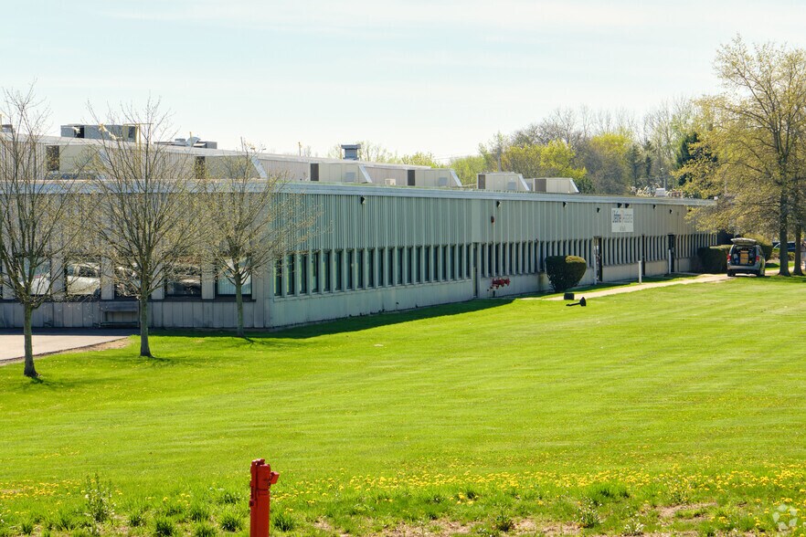 465 Paul Rd, Rochester, NY à louer - Photo du bâtiment - Image 2 de 19