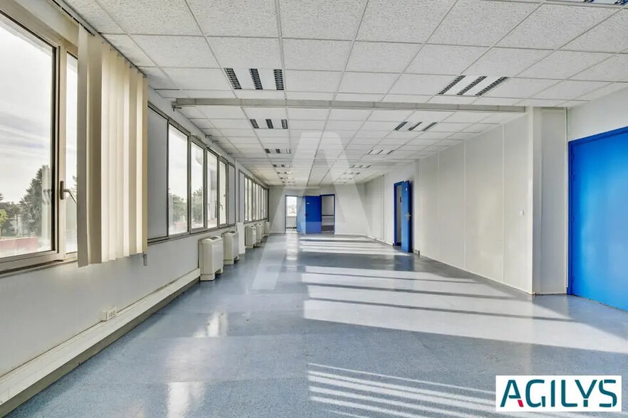 Office in Massy for lease - Interior Photo - Image 1 of 7