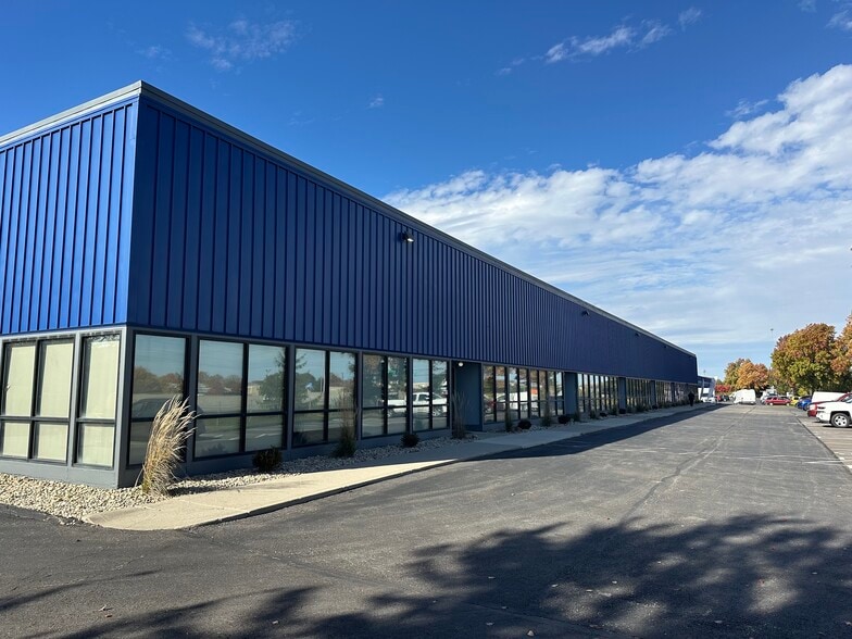 3670 Parkway Ln, Hilliard, OH for lease - Building Photo - Image 1 of 7
