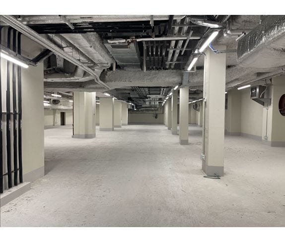 Industrial in Paris for lease - Interior Photo - Image 2 of 6