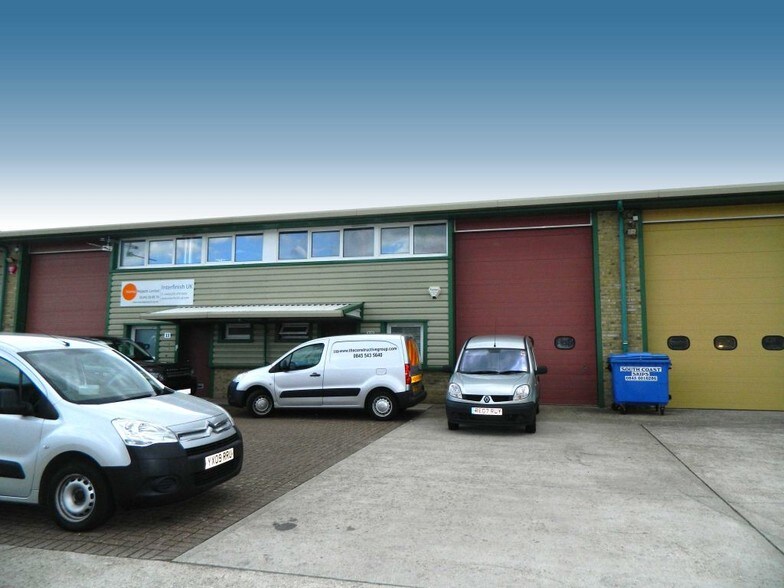 Ford Ln, Ford à vendre - Photo du bâtiment - Image 2 de 5