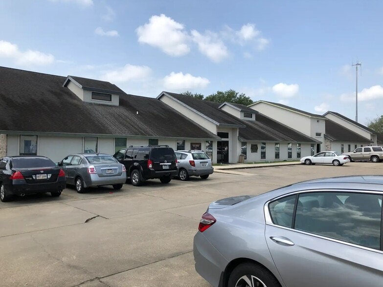 1068 E Worthy St, Gonzales, LA for lease - Building Photo - Image 3 of 6