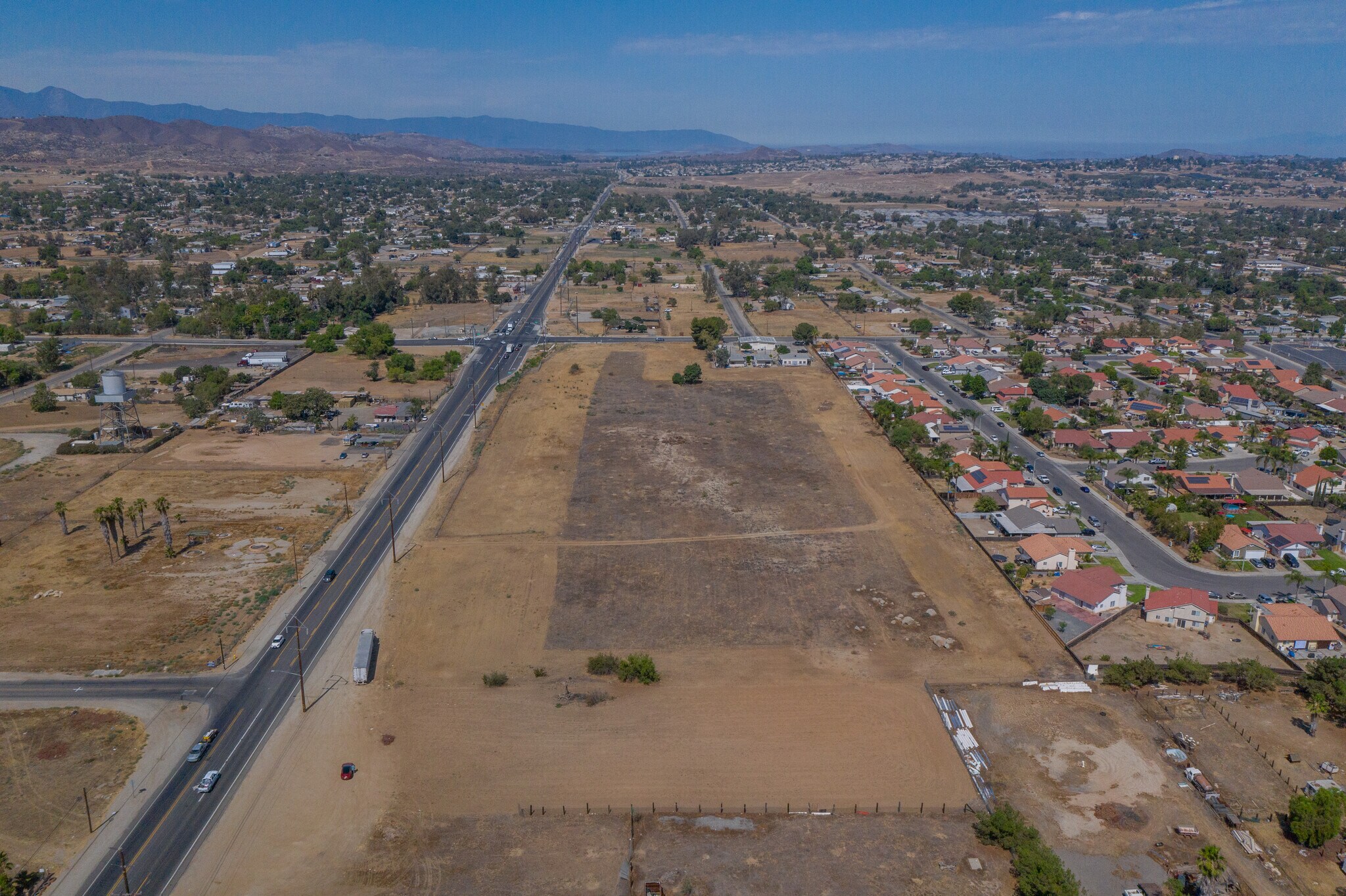 21545 Cajalco Rd, Perris, CA à vendre Photo du bâtiment- Image 1 de 6