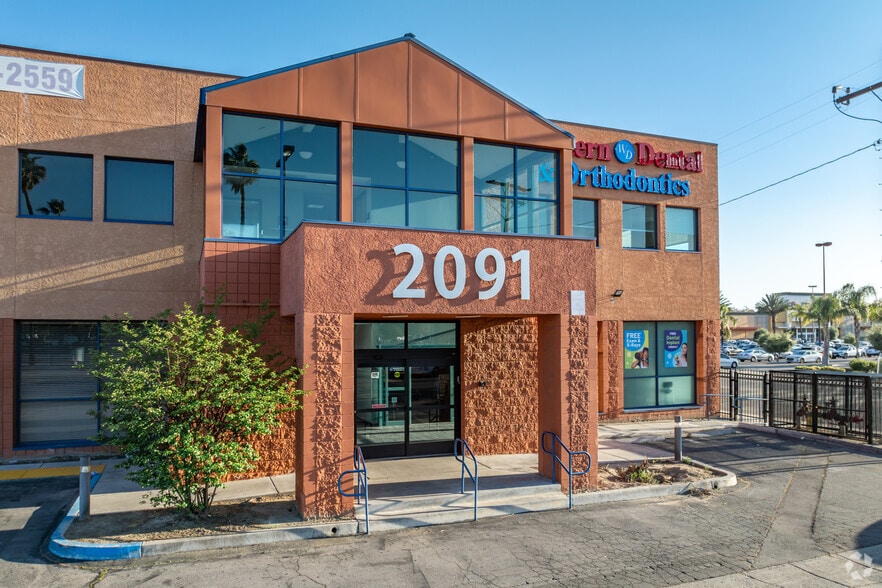 2091 W Florida Ave, Hemet, CA for lease - Building Photo - Image 2 of 7