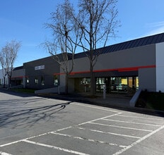 2286-2298 Tripaldi Way, Hayward, CA à louer Photo du bâtiment- Image 2 de 5