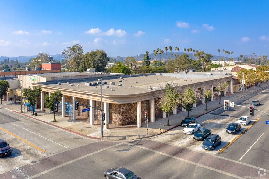499 N Garey Ave, Pomona, CA à vendre - Photo du bâtiment - Image 3 de 21