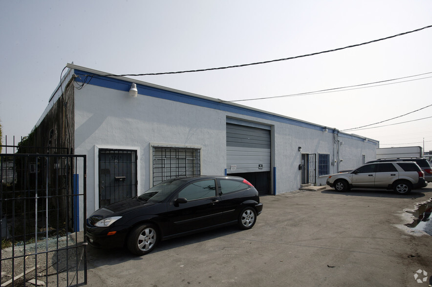 3745 NW 50th St, Miami, FL for lease - Building Photo - Image 3 of 5