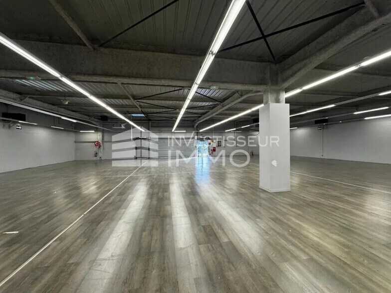 Retail in Savigny-le-Temple for lease - Interior Photo - Image 3 of 4