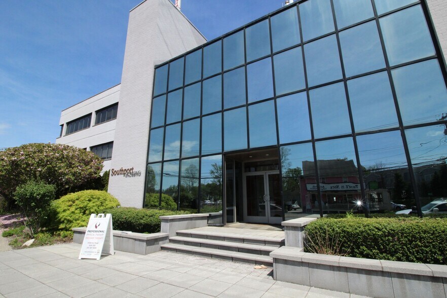 3530 Post Rd, Southport, CT à louer - Photo du bâtiment - Image 2 de 11