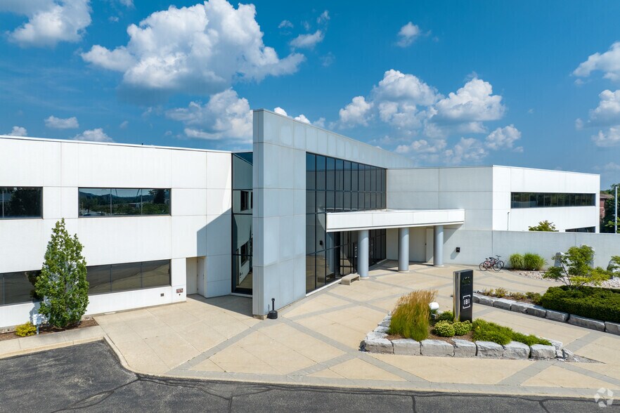 410 Albert St, Waterloo, ON à louer - Photo du bâtiment - Image 1 de 5