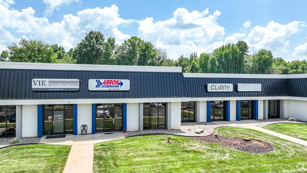 5009-5015 W WT Harris Blvd, Charlotte, NC à louer - Photo du bâtiment - Image 1 de 18