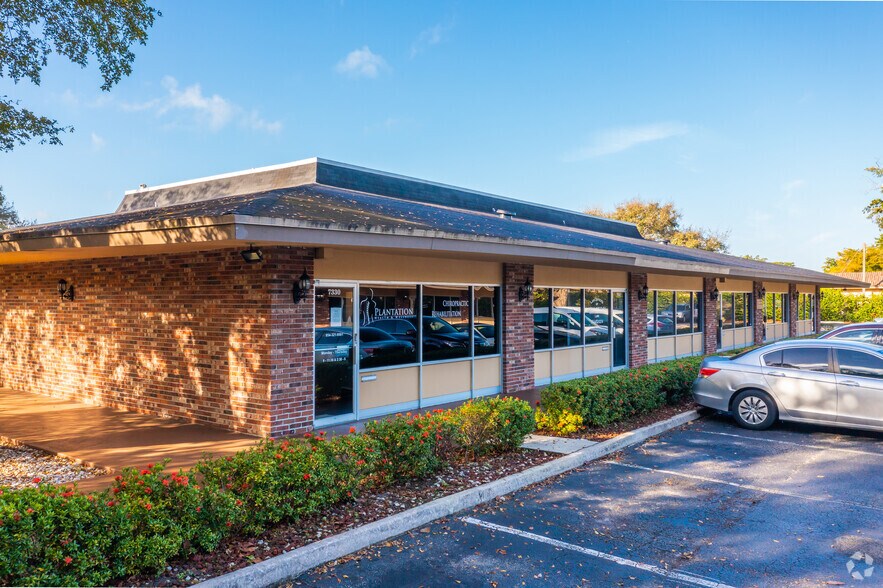 7330-7350 NW 5th St, Plantation, FL à vendre - Photo du bâtiment - Image 3 de 10