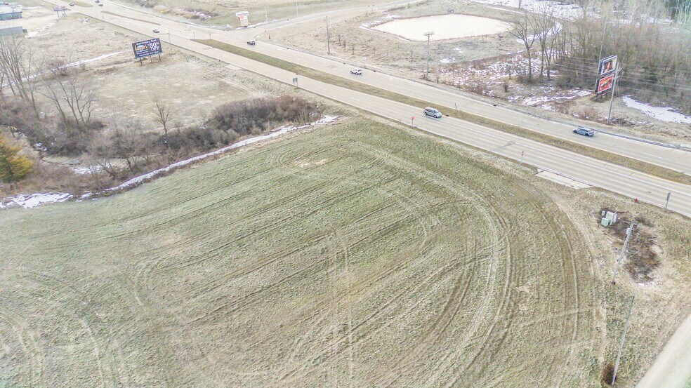 4000 Washington St, West Bend, WI à vendre - Photo du bâtiment - Image 2 de 4