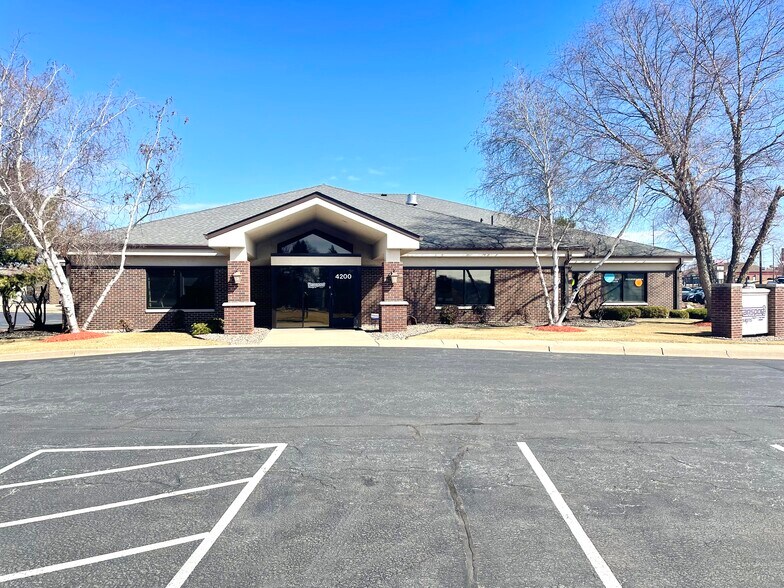 4200 Egan Dr, Savage, MN à vendre - Photo du bâtiment - Image 3 de 16