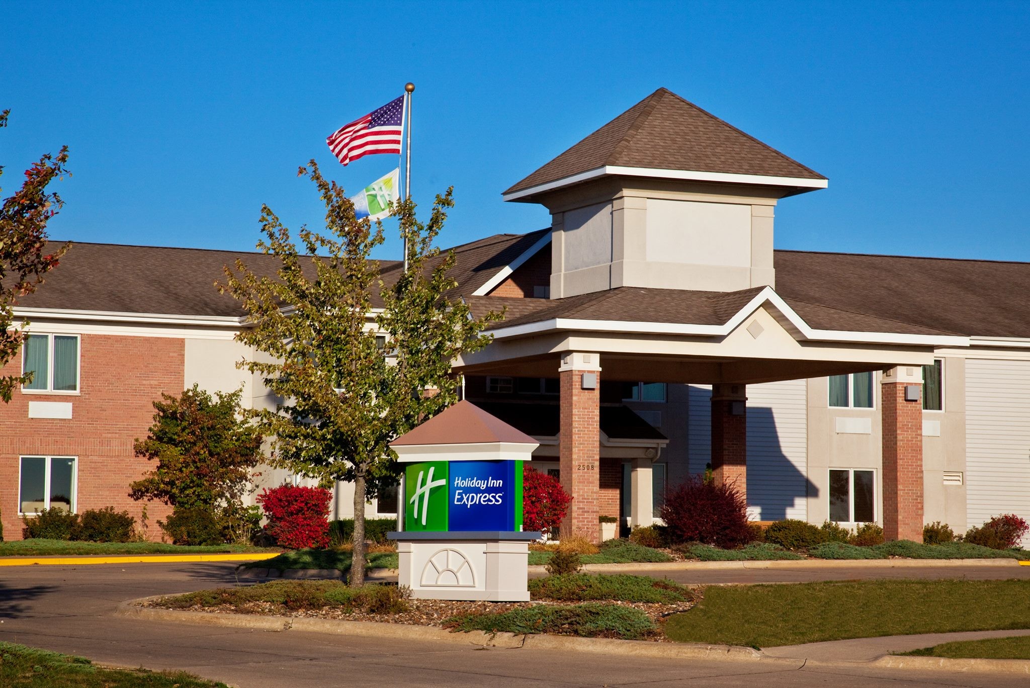 2508 Bos Landen Dr, Pella, IA for sale Primary Photo- Image 1 of 1