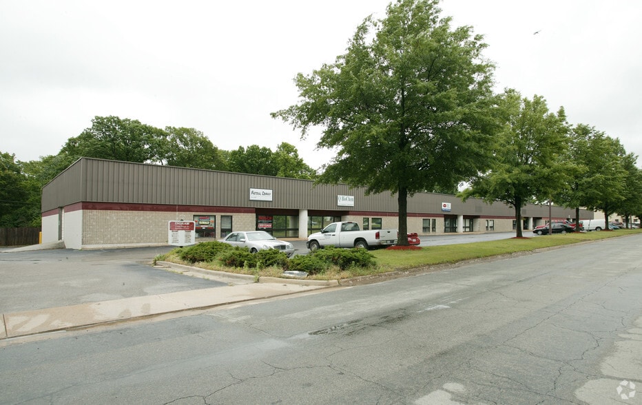 9403-9417 Burge Ave, Richmond, VA for lease - Building Photo - Image 3 of 6