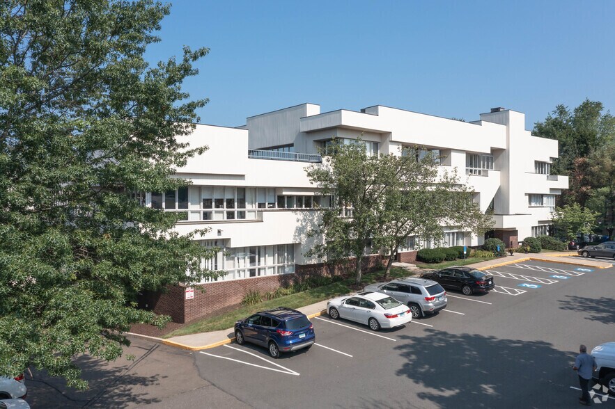 60 Washington Ave, Hamden, CT à vendre - Photo du bâtiment - Image 2 de 6