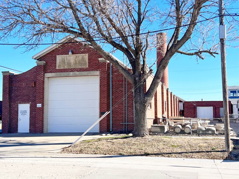 134 NW Van Buren St, Topeka, KS for sale - Building Photo - Image 2 of 3