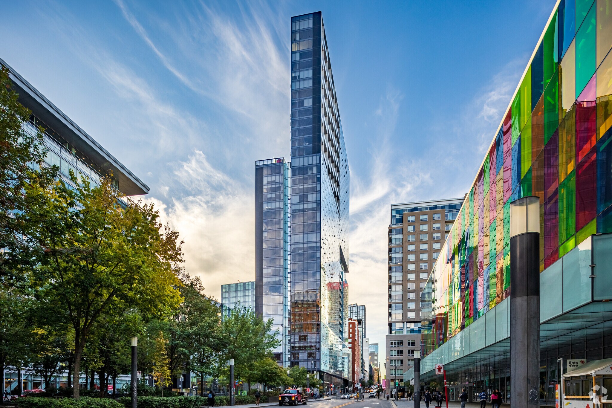 385 Viger Avenue W Humaniti, Montréal, QC à vendre Photo principale- Image 1 de 1