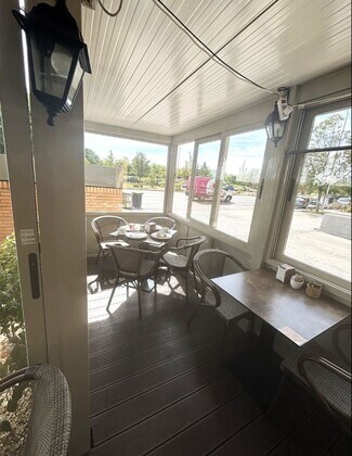 Plus de détails pour Multi-résidentiel à vendre