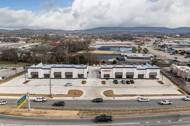 Plus de détails pour 1010 Memorial Pky N, Huntsville, AL - Commerce de détail à louer