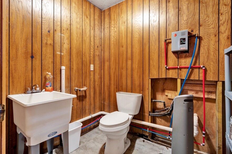 6878 N Lee Hwy, Cleveland, TN for sale - Interior Photo - Image 2 of 32