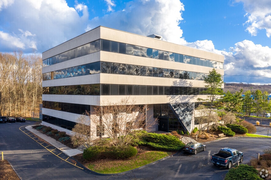 609 W Johnson Ave, Cheshire, CT for lease - Primary Photo - Image 1 of 52