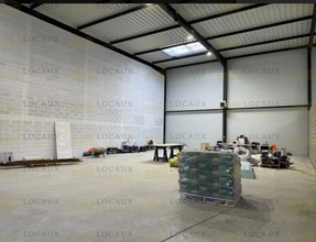 Flex in Le Thillay for lease Interior Photo- Image 1 of 3